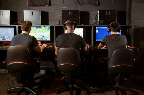 game crypto Debet